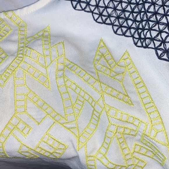 Beautiful top - Picture 6 of 6